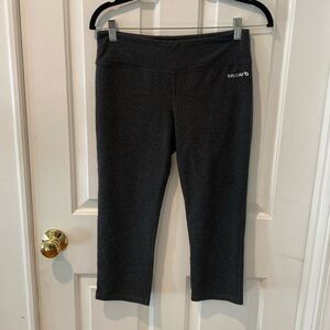 NWT Baleaf brand Womens capri leggings. Charcoal grey size medium.